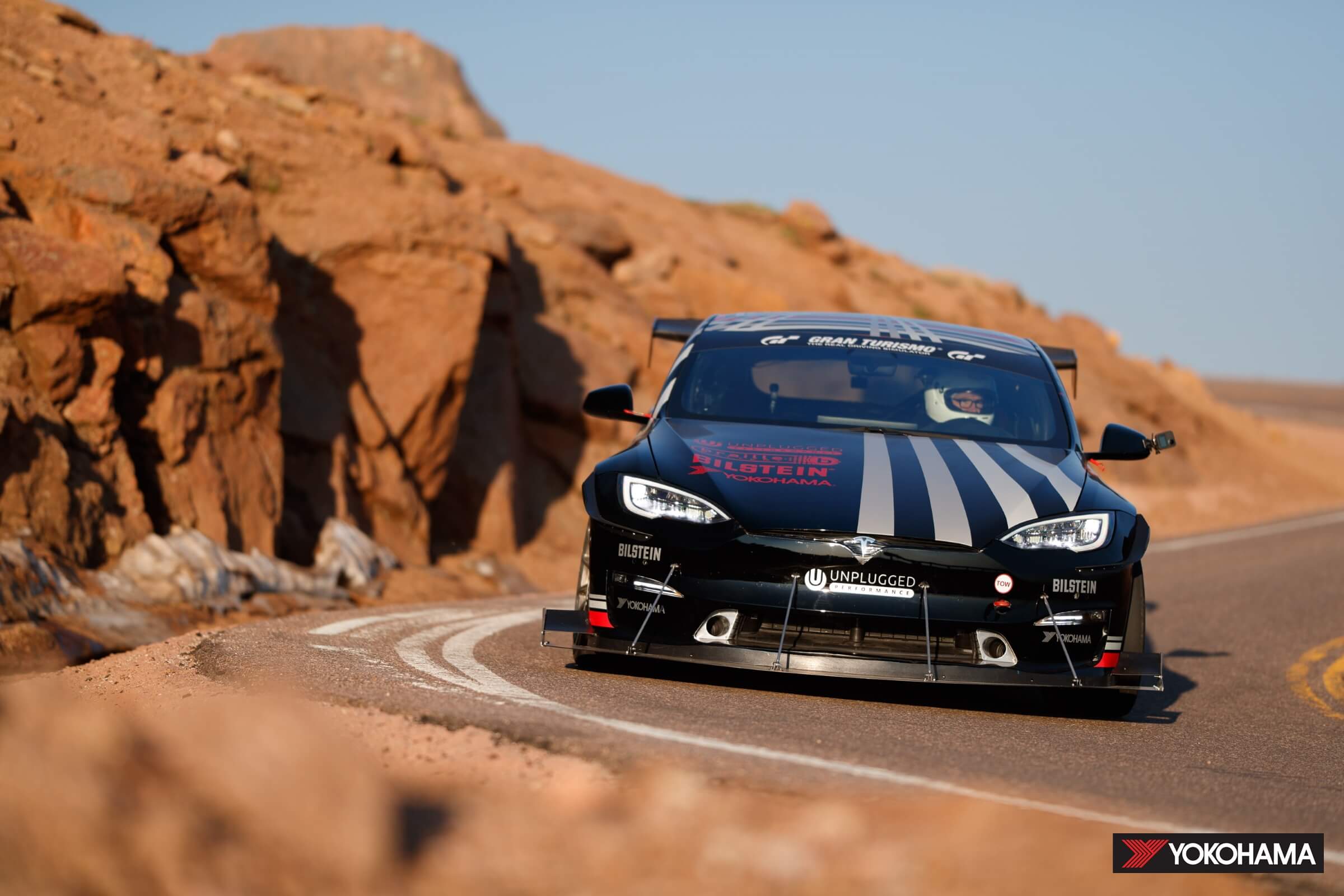 Auto Tesla competirá en Pikes Peak con llantas Yokohama