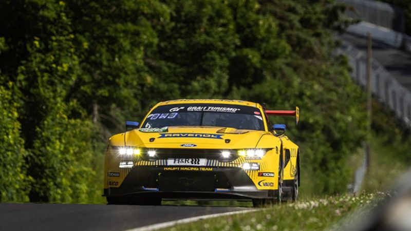 El Ford Mustang GT3 con llantas Yokohama ADVAN gana su categoría en las 24 Horas de Nürburgring 2025