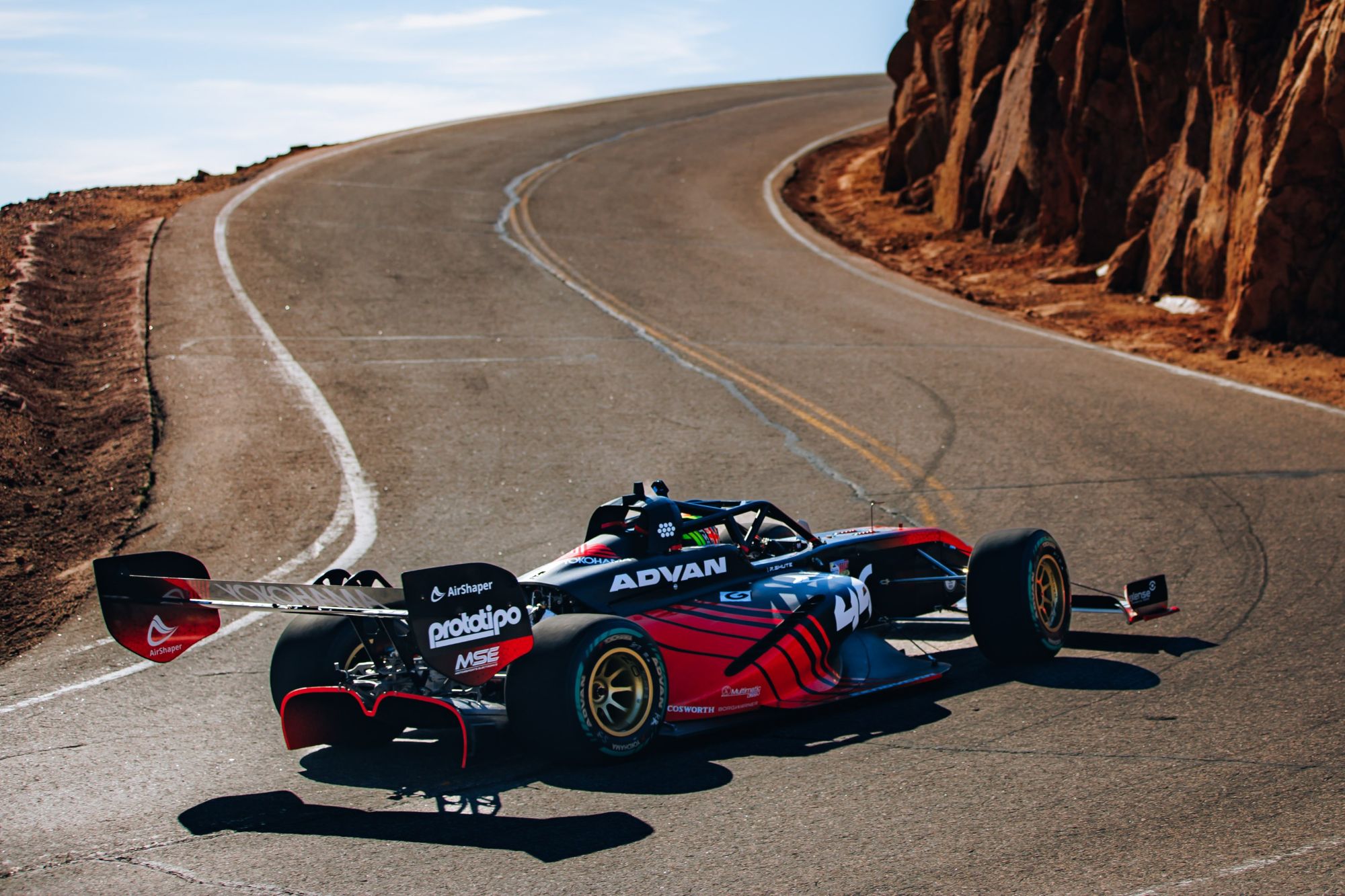 Yokohama refuerza su presencia en Pikes Peak 2026 con los neumáticos ADVAN de alto rendimiento