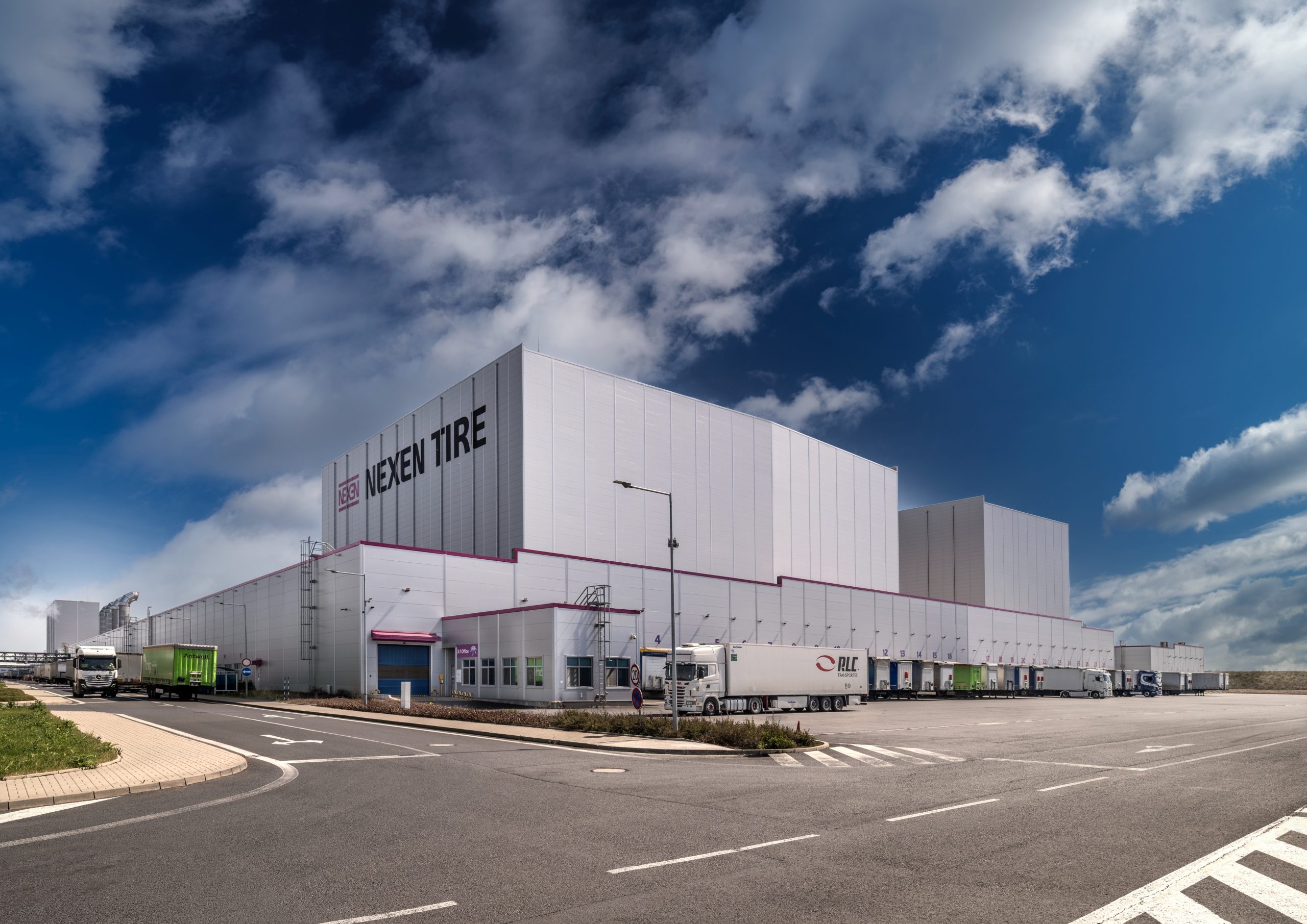 NEXEN TIRE Refuerza su Capacidad de Suministro en Europa con la Expansión de un Almacén Automatizado